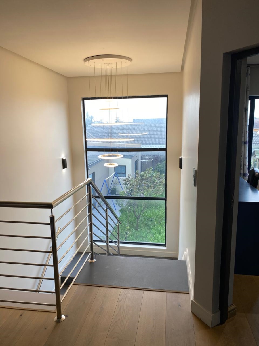 4 Bedroom Property for Sale in Rondebosch East Western Cape